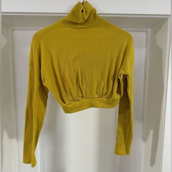 Fashion Nova Yellow Turtleneck cropped sweater‎ - Picture 1 of 4
